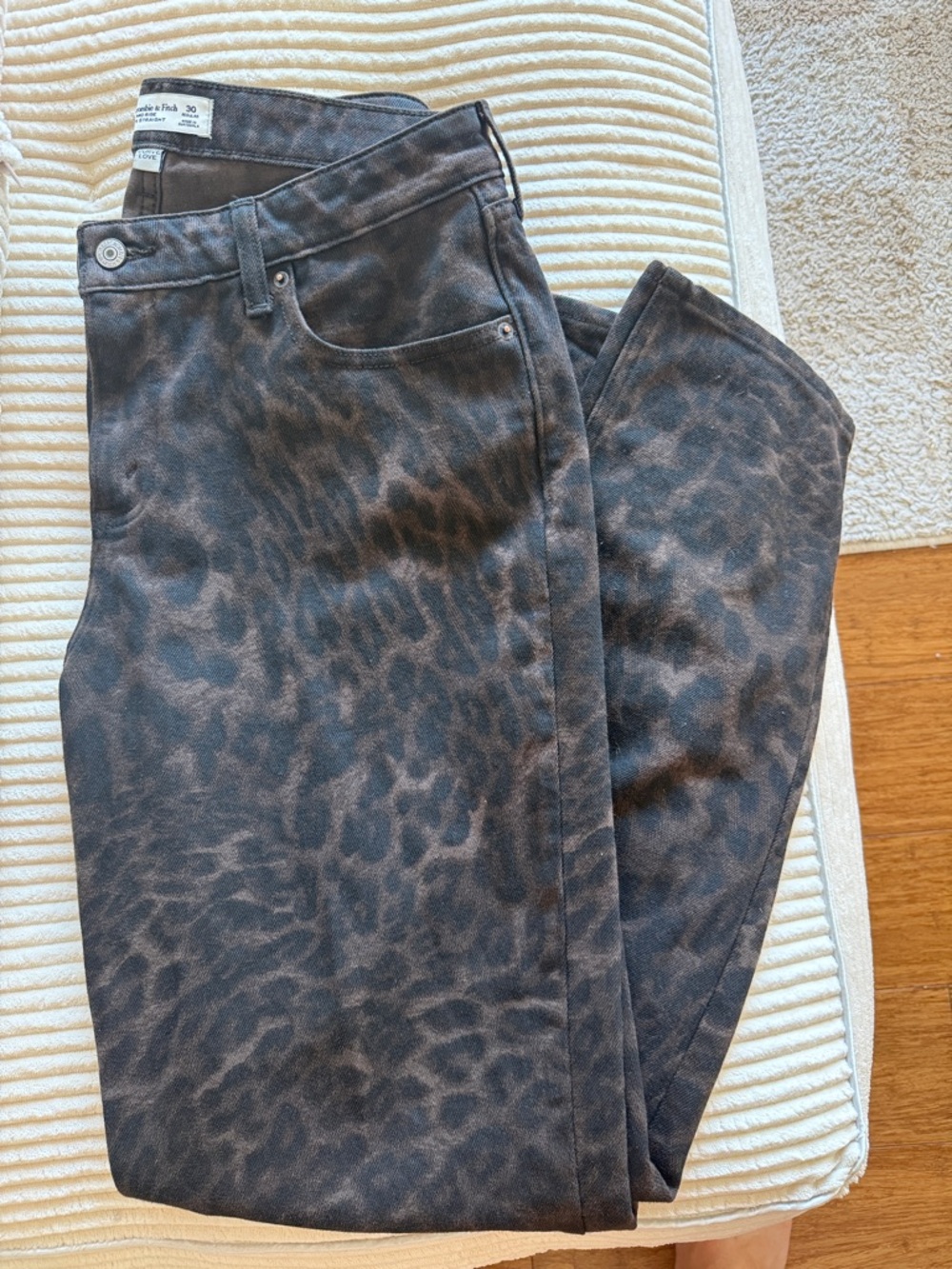 Abercrombie & Fitch Curve Love Women's Mid Rise 90s Straight-Leg Leopard Jeans